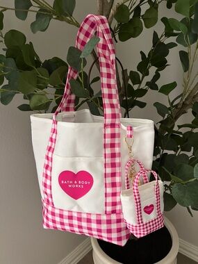 BATH & BODY WORKS 💕 Tote Bag...
